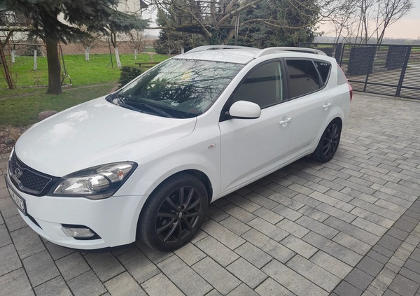 Kia Ceed cena 14900 przebieg: 297000, rok produkcji 2012 z Krzanowice małe 37